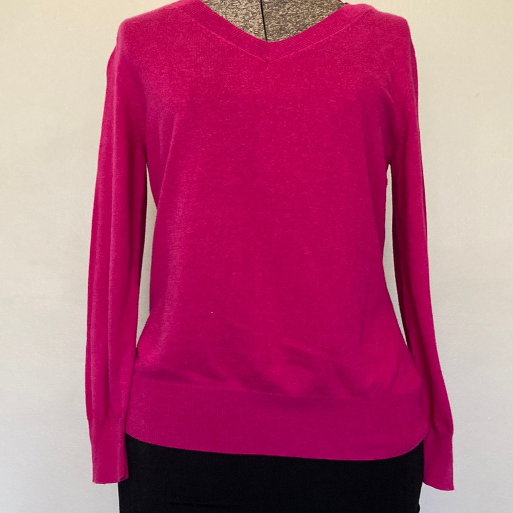 Ladies V Neck Raspberry Lightweight cotton blend Sweater Size M